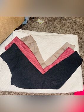 👑 Bundle of 3 PINK Victoria's Secret , Etc Leggings Size Medium